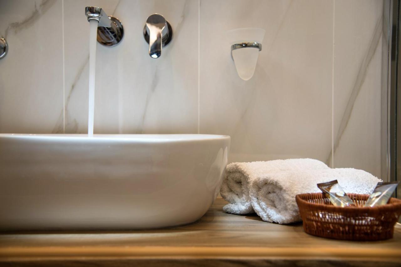 Angelica'S Deluxe Rooms In Adamas Ngoại thất bức ảnh